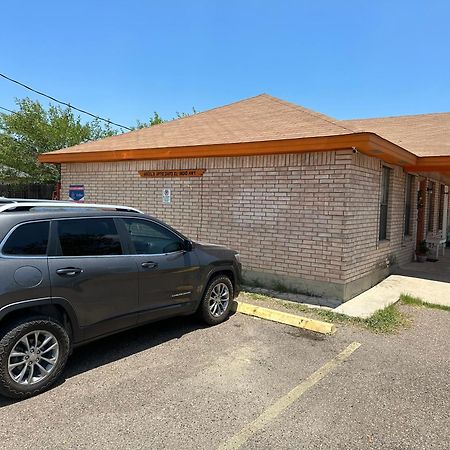 Chic & Cozy 2 Bedroom - 1 Bathroom - Rated Best Eagle Pass Exterior foto