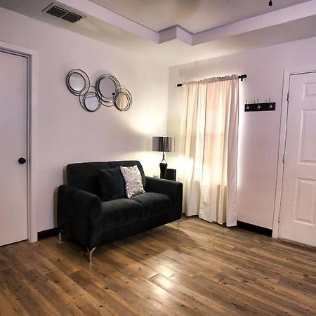 Chic & Cozy 2 Bedroom - 1 Bathroom - Rated Best Eagle Pass Exterior foto