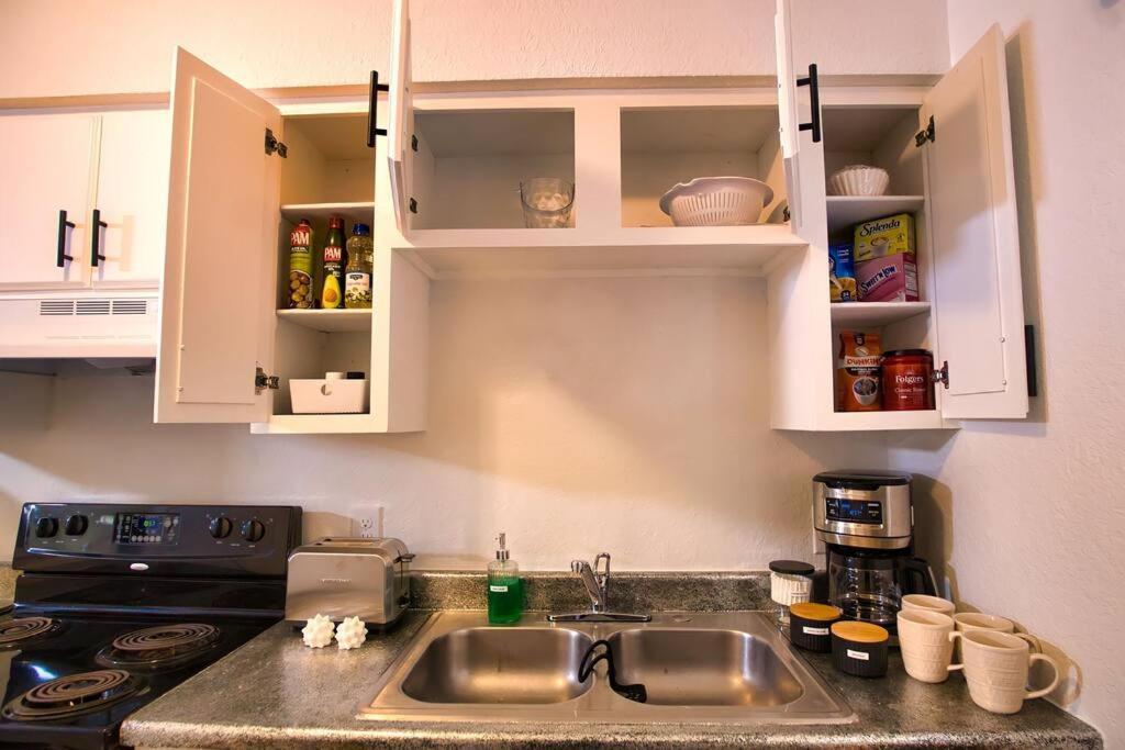 Chic & Cozy 2 Bedroom - 1 Bathroom - Rated Best Eagle Pass Exterior foto