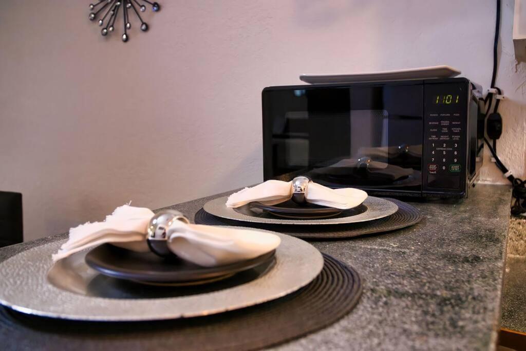 Chic & Cozy 2 Bedroom - 1 Bathroom - Rated Best Eagle Pass Exterior foto