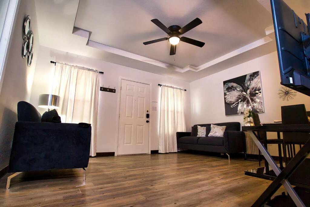 Chic & Cozy 2 Bedroom - 1 Bathroom - Rated Best Eagle Pass Exterior foto