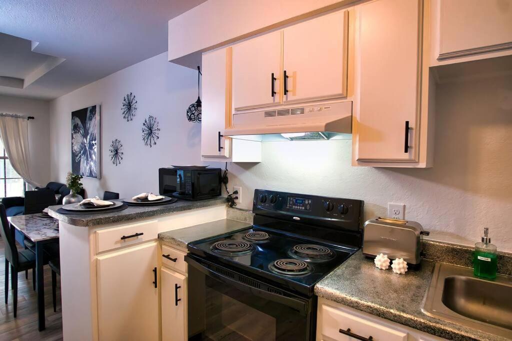 Chic & Cozy 2 Bedroom - 1 Bathroom - Rated Best Eagle Pass Exterior foto