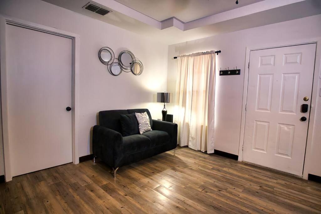 Chic & Cozy 2 Bedroom - 1 Bathroom - Rated Best Eagle Pass Exterior foto