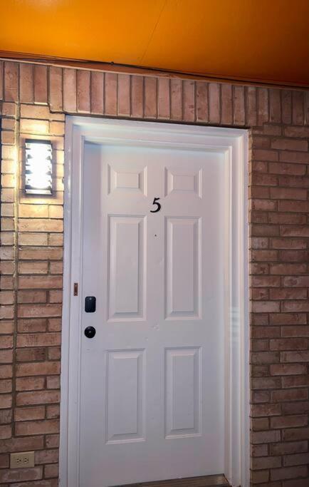 Chic & Cozy 2 Bedroom - 1 Bathroom - Rated Best Eagle Pass Exterior foto