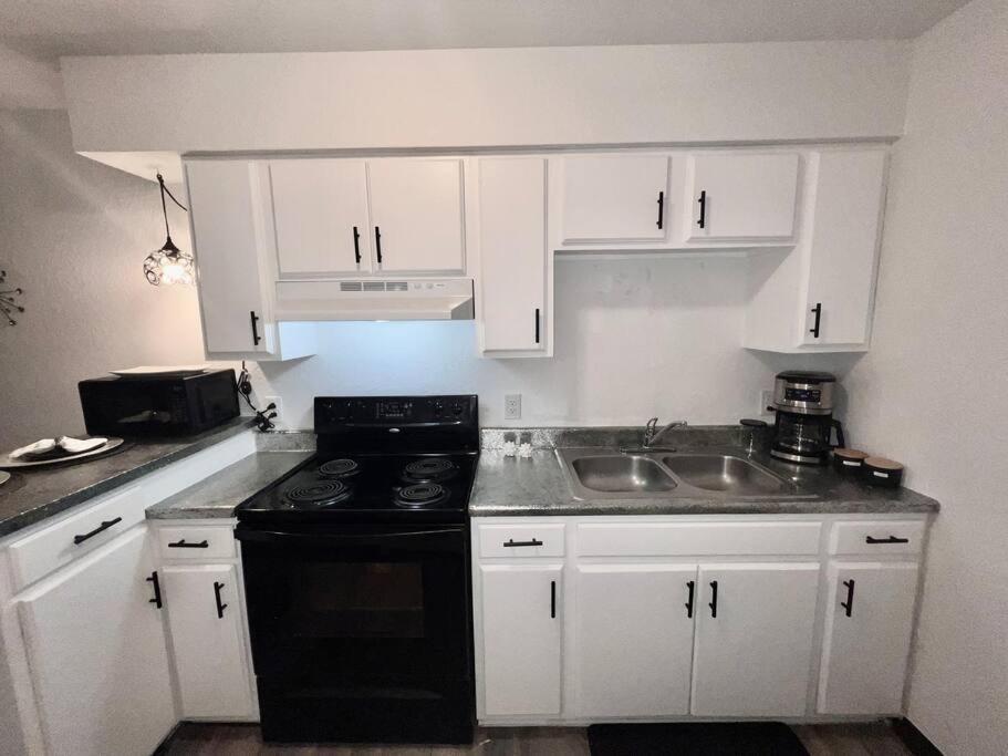 Chic & Cozy 2 Bedroom - 1 Bathroom - Rated Best Eagle Pass Exterior foto