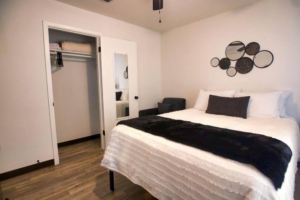 Chic & Cozy 2 Bedroom - 1 Bathroom - Rated Best Eagle Pass Exterior foto