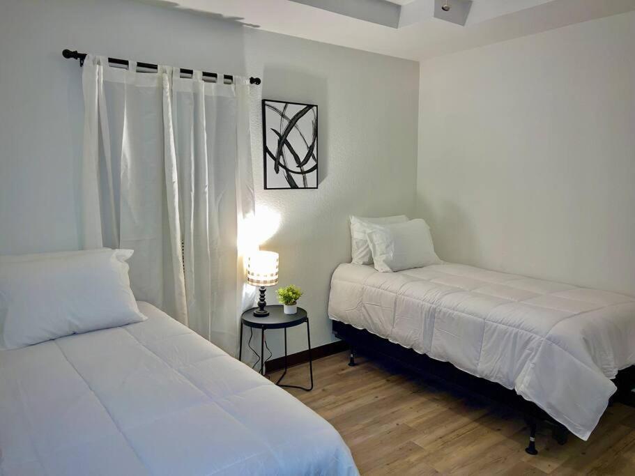 Chic & Cozy 2 Bedroom - 1 Bathroom - Rated Best Eagle Pass Exterior foto