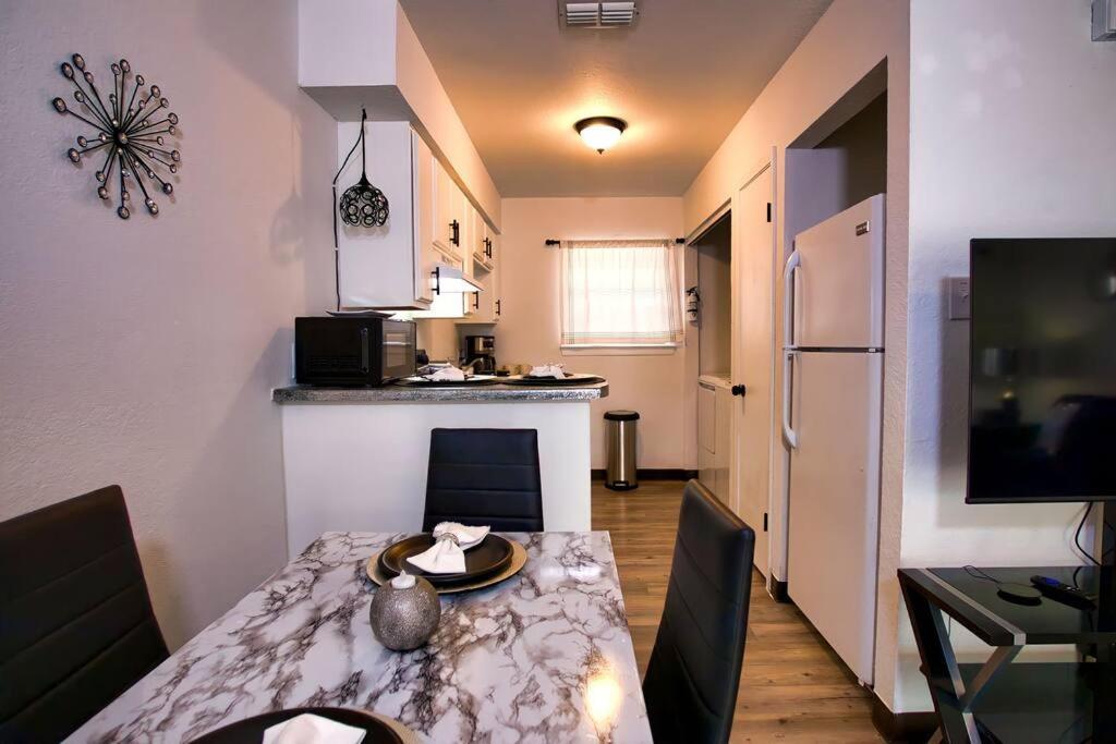 Chic & Cozy 2 Bedroom - 1 Bathroom - Rated Best Eagle Pass Exterior foto